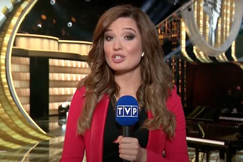 Kinga Kwiecień pogubiła się w wejściu na żywo w "Wiadomościach" TVP.