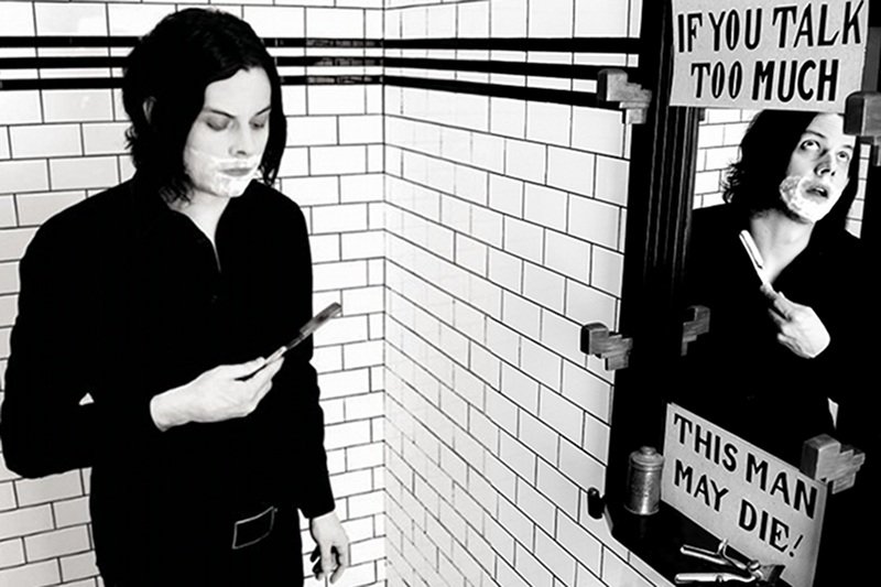Jack White na planie teledysku "Sixteen Saltines"
