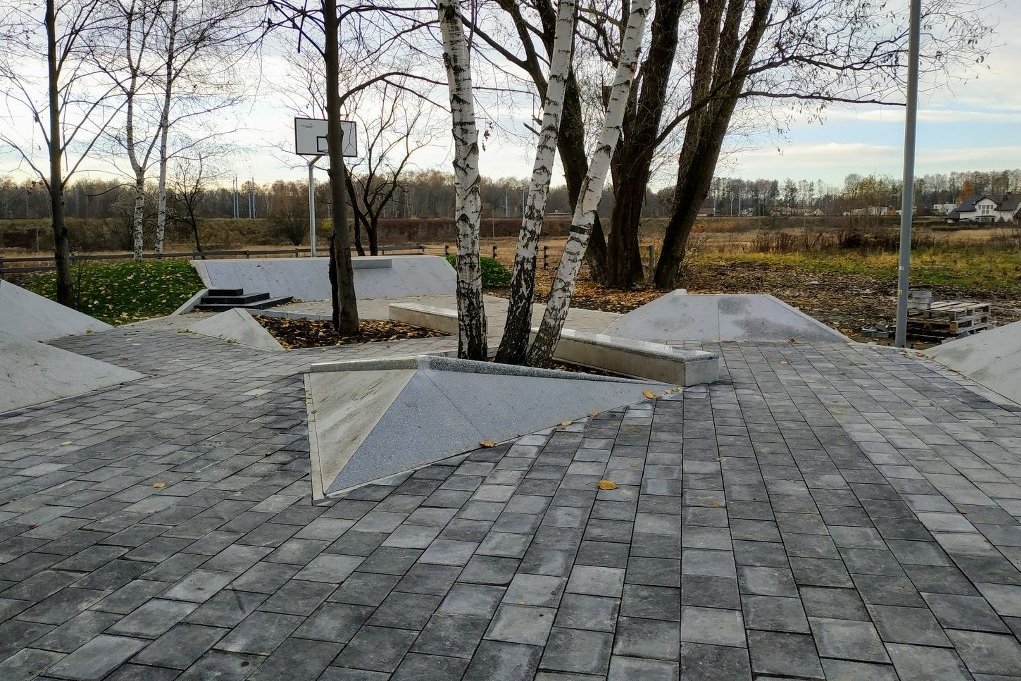 W Katowicach powstał za 400 tys. złotych skatepark wyłożony kostką brukową.