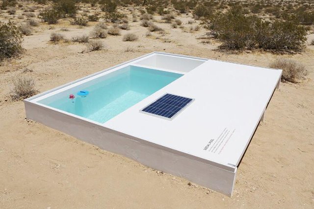 Alfredo Barsuglia zbudował basen na pustyni