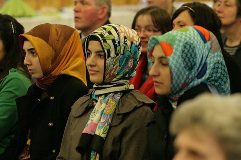 W Turcji zniesiono zakaz noszenia chust w państwowych instytucjach (na zdjęciu muzułmanki z Tuszyna w Polsce)