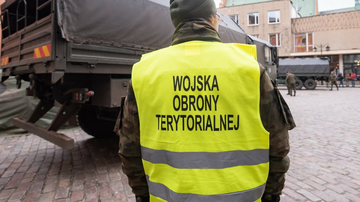 Żołnierze WOT dachowali samochodem terenowym. Jeden był pod wpływem alkoholu.