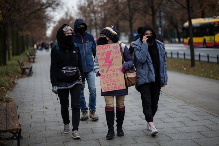 Badanie CBOS. Wśród młodych dominują poglądy lewicowe.