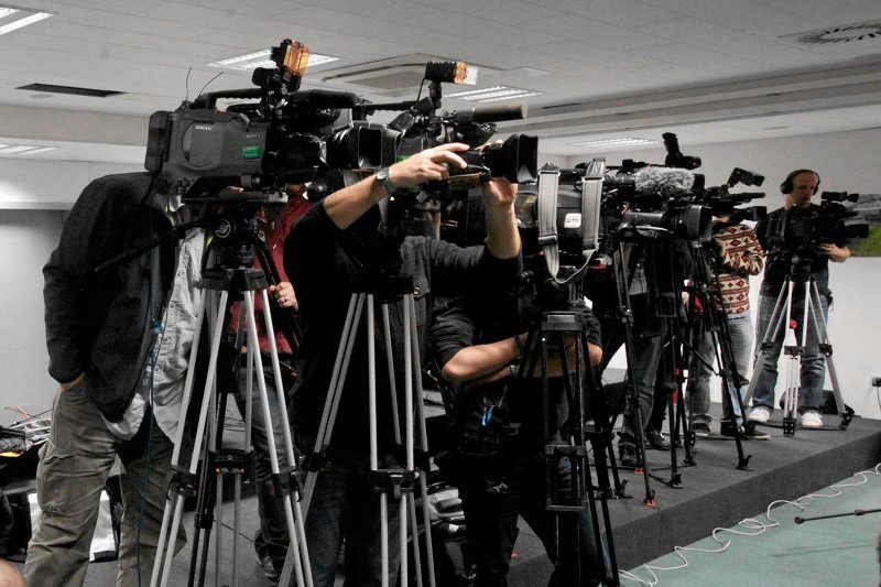 Internauci śmieją się, że media są przewidywalne i wróżą o czym i jak będziemy was informować w 2014 roku