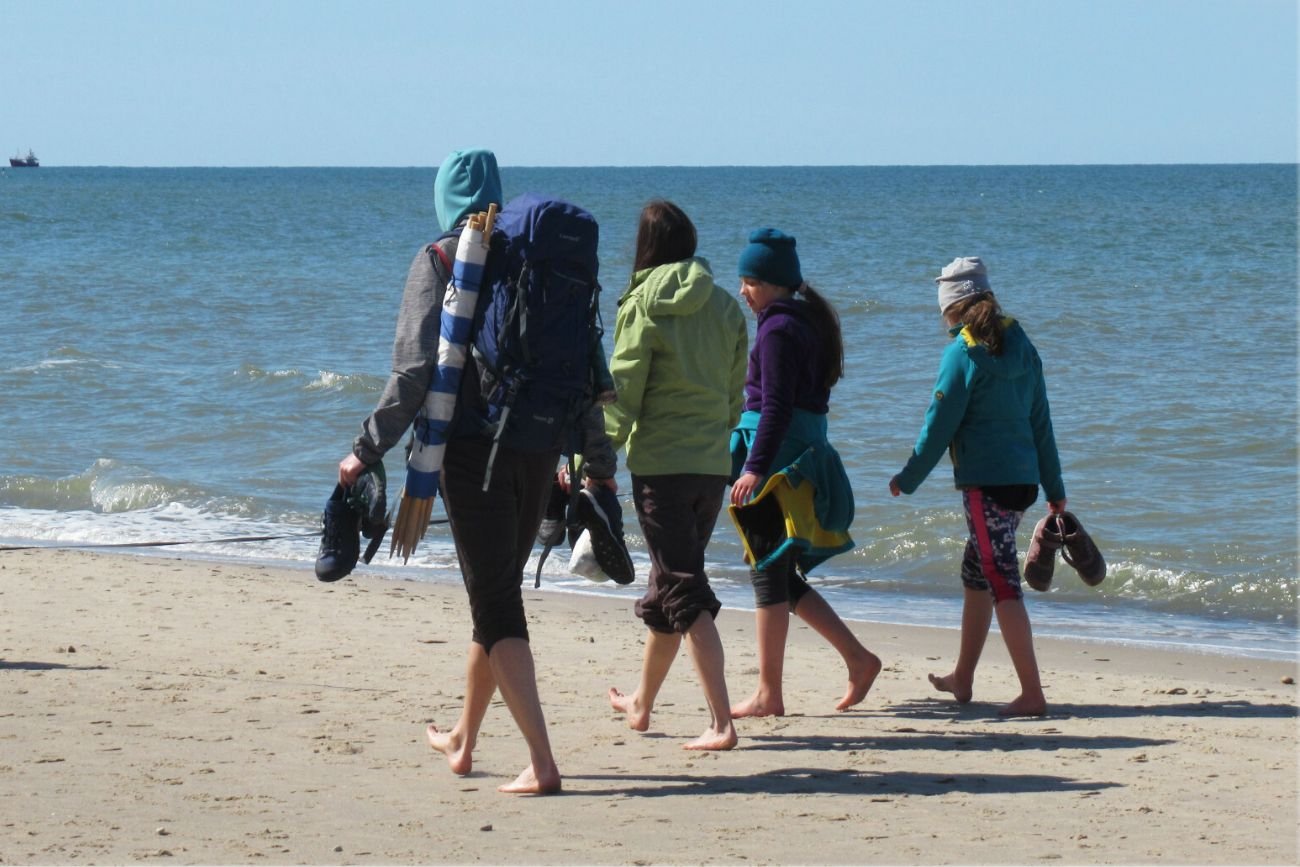 Spacerowicze nad Bałtykiem