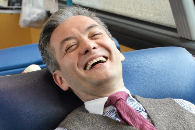 Prezydent Słupska Robert Biedroń organizuje program opieki stomatologicznej dla uczniów