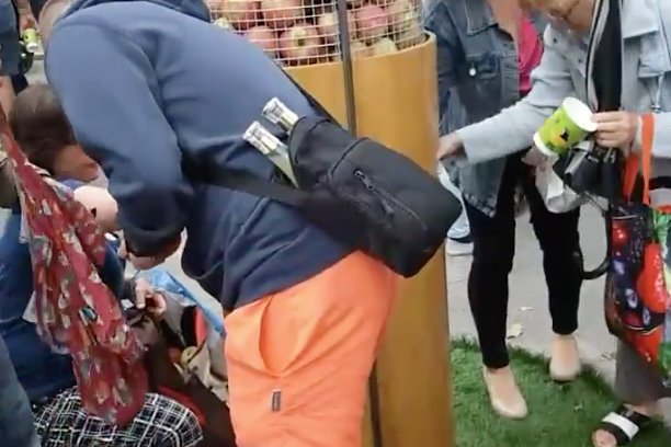 Podczas święta cydru w Lublinie ludzie zabierali kilogramami darmowe jabłka.