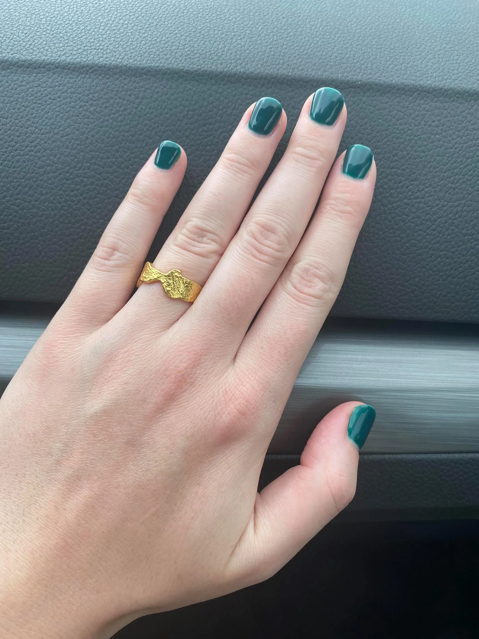 Domowy manicure hybrydowy w wykonaniu Anieli