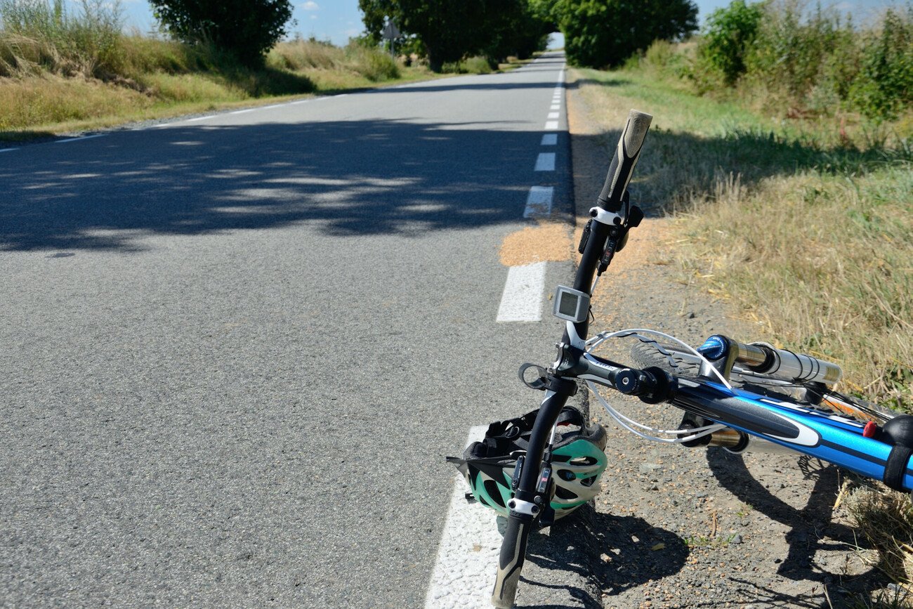 17-latek nie miał uprawnień do kierowania pojazdem. Potrącił trzy osoby. Zdjęcie poglądowe.