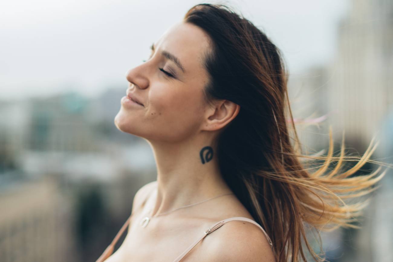 Uprawiają go single i osoby w związkach. Czym jest masturdating?