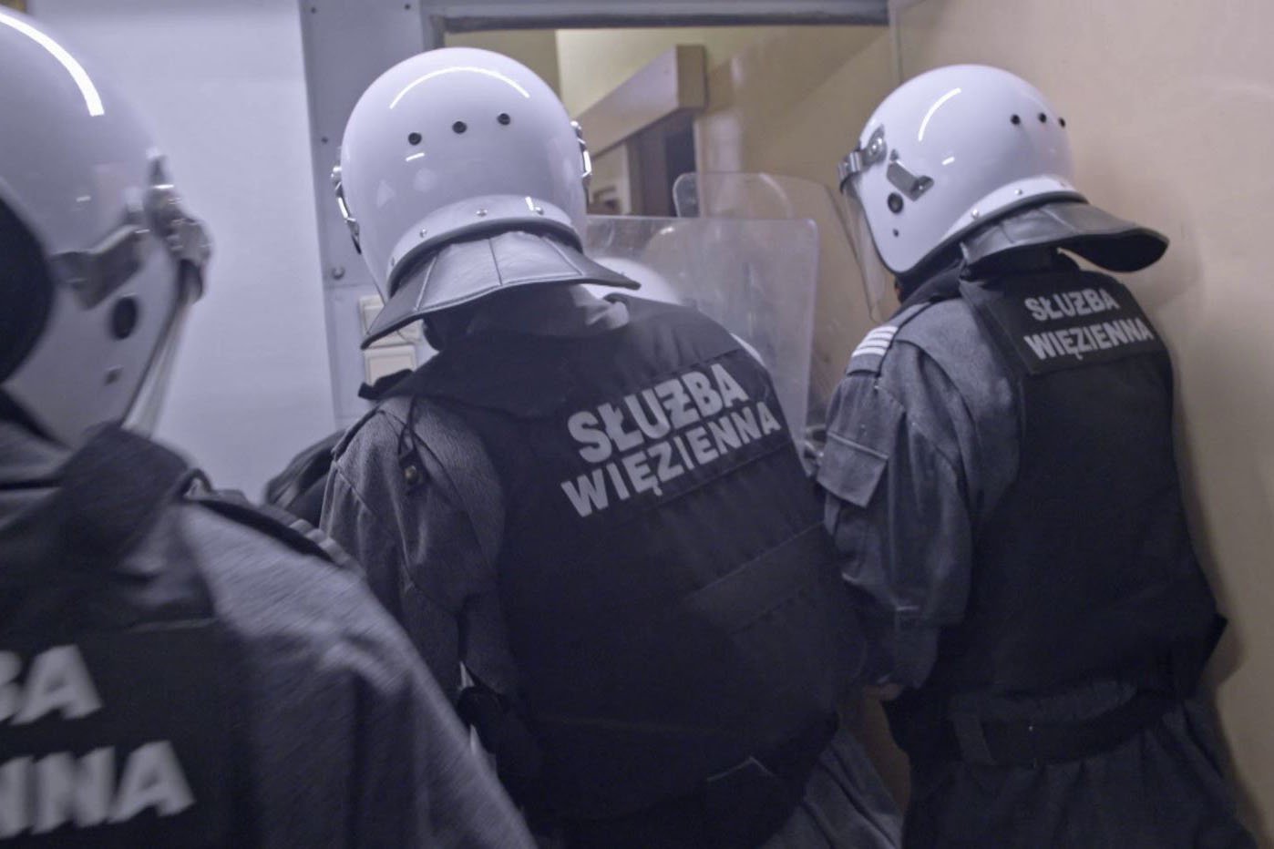 "Służba Więzienna" pokazuje prawdziwe problemy polskich więzień, choć bywa przerysowana.