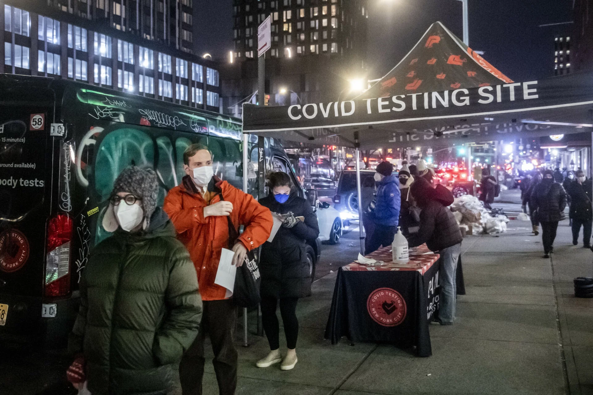 W USA coraz większe kolejki w punktach do testowania na COVID-19