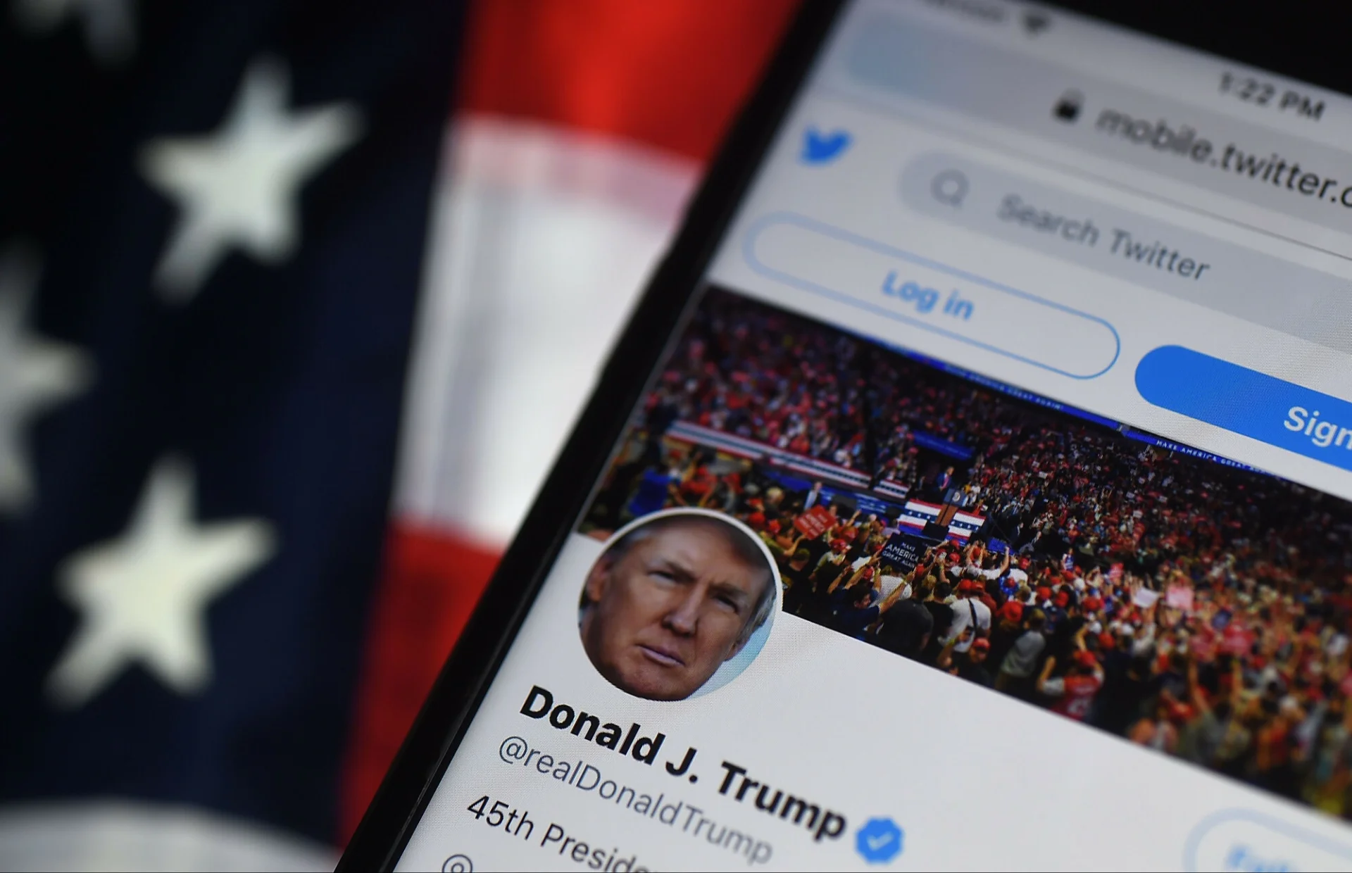 Konto Trumpa na Twitterze zostało zawieszone, więc po jakimś czasie były prezydent USA postanowił założyć własny portal społecznościowy.