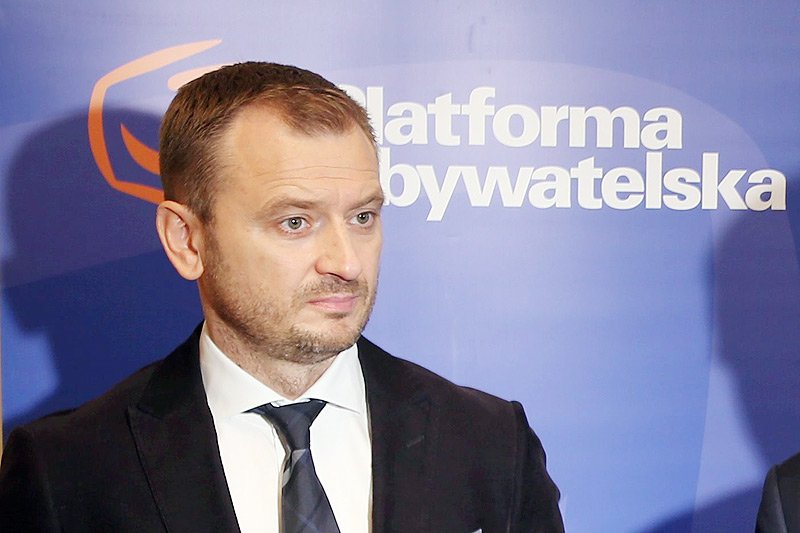 Sławomir Nitras informuje o karach finansowych nałożonych przez marszałka Sejmu Marka Kuchcińskiego na posłów Platformy Obywatelskiej.