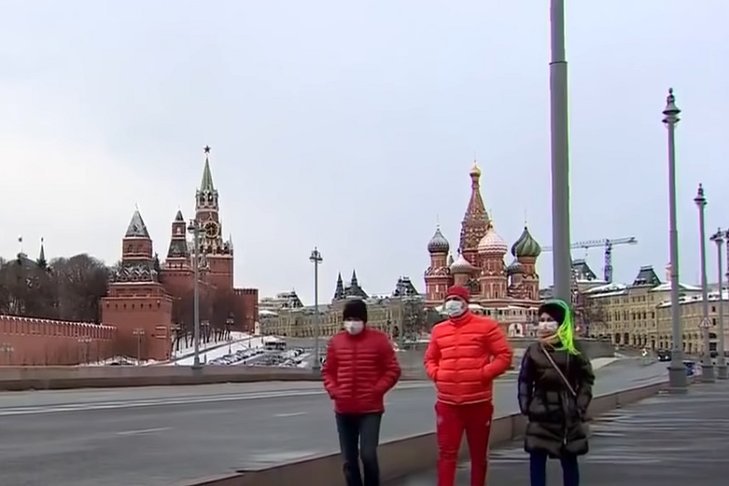 W Rosji lawinowo rośnie liczba zakażeń koronawirusem. A władza zaczęła znosić ograniczenia.