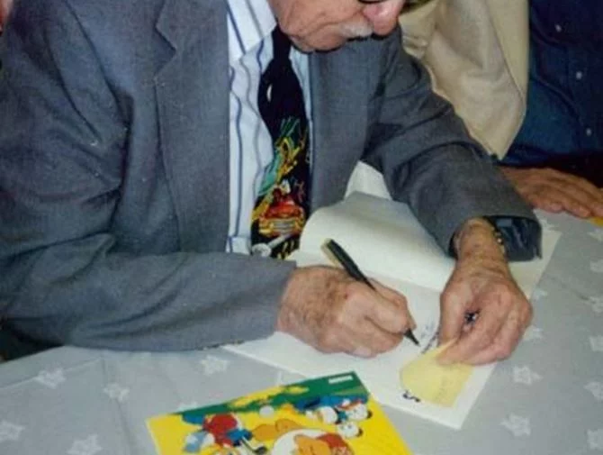 Carl Barks, jeden z najbardziej znanych rysowników Disneya, przerwał współpracę z wytwórnią po tym jak włączyła się ona w drugowojenną propagandę.