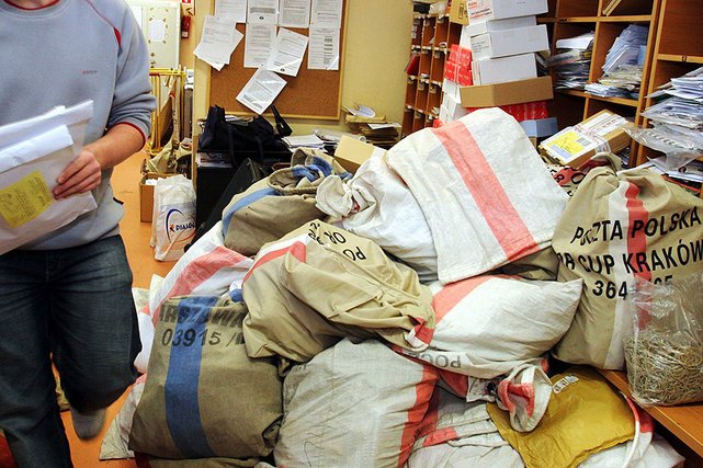 Poczta ma problemy z obsługą sądów. Jednak jest prawie pewne, że wygra kolejny kontrakt.