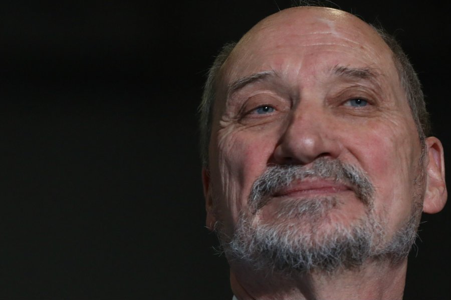 Antoni Macierewicz ma obrońcę w USA. To John Schindler, który zasłynął zdjęciem penisa, jakie niegdyś wysłał użytkowniczce Twittera.
