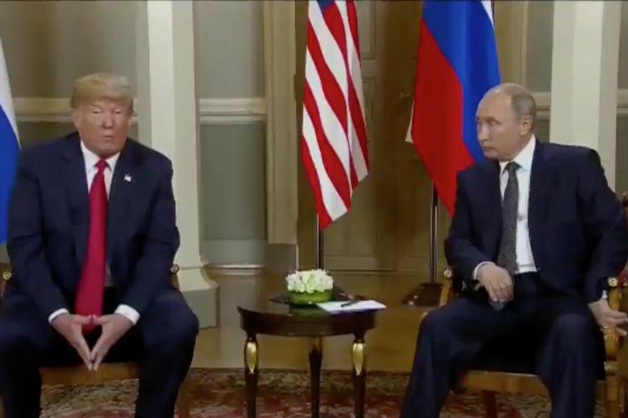 Spotkanie Donalda Trumpa z Władimirem Putinem w Helsinkach rozpoczęło się z godzinnym opóźnieniem.