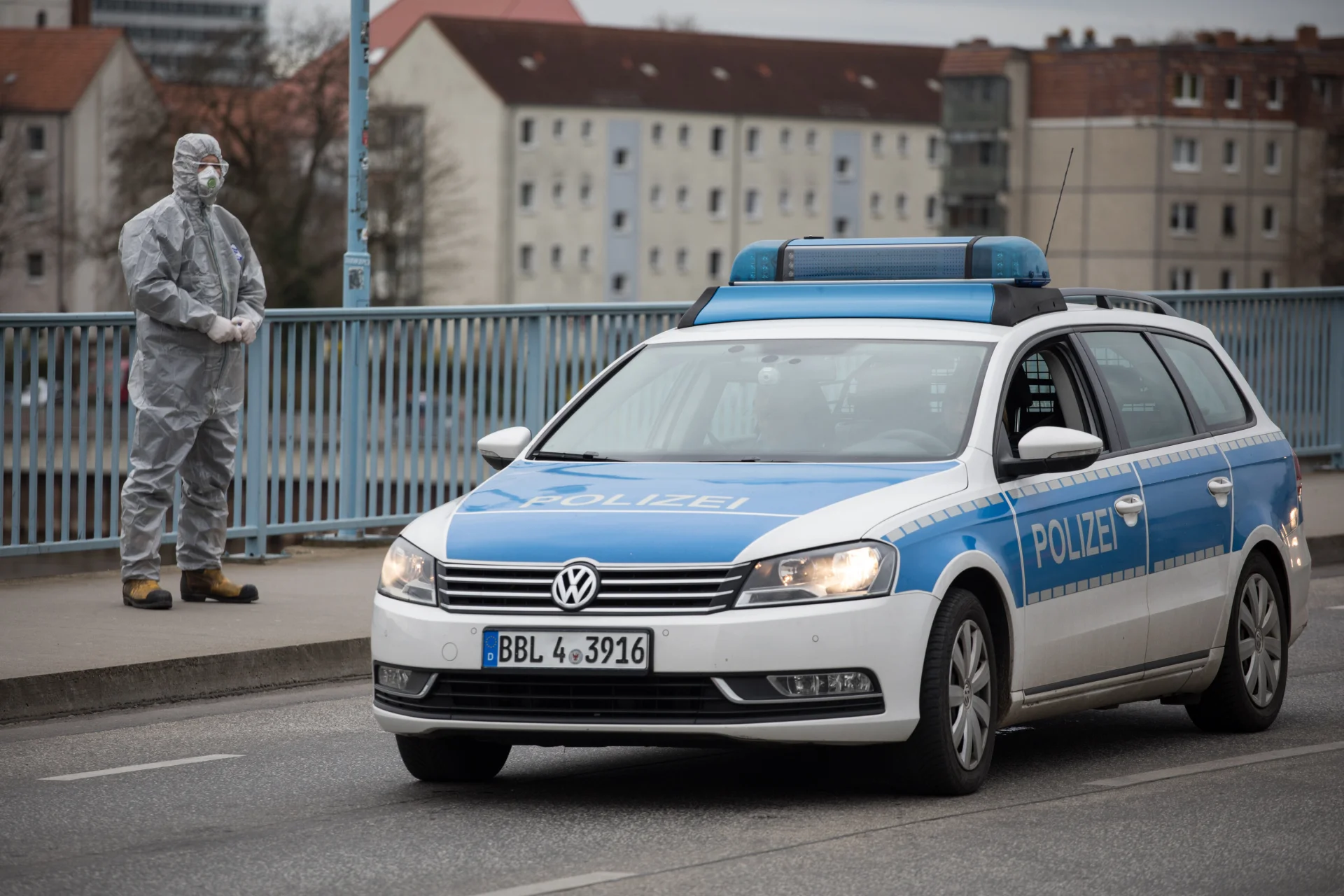 Niemcy wprowadzają kontrole na granicy z Austrią i Czechami. Kontrola na granicy z Niemicami. RFN wprowadza kontrole na granicy z Austrią i Czechami.