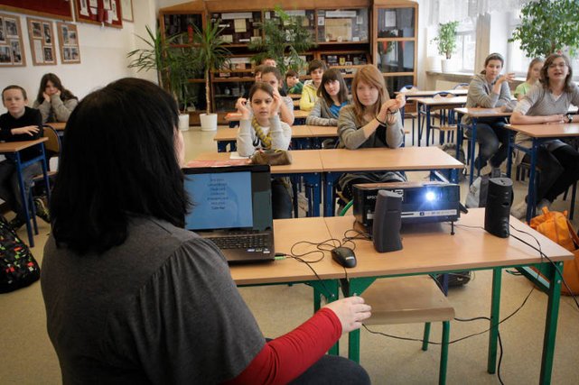 Centrum Edukacyjne "Erasmus" oferuje kursy szybkiego uczenia się, ale przy okazji naciąga rodziców na drogie kredyty.