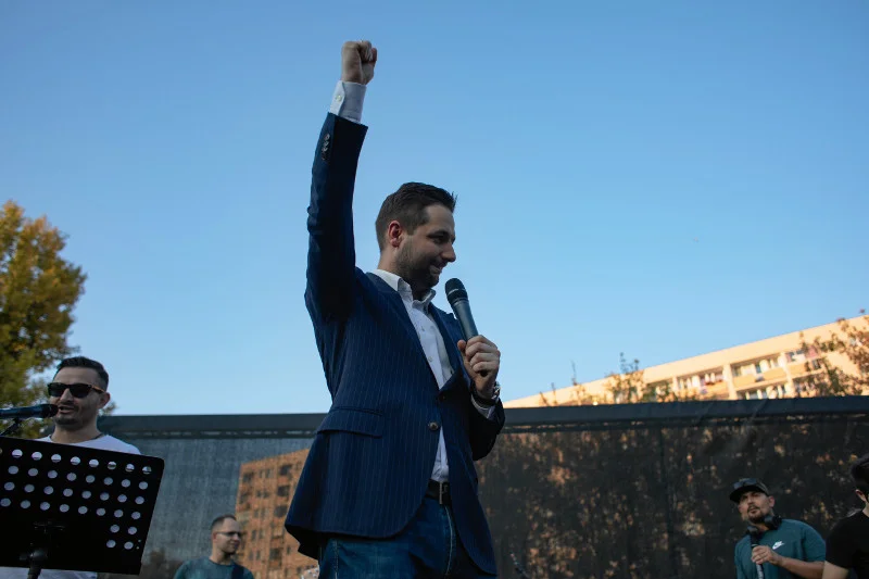 Sprawdziliśmy, czy Patryk Jaki w powiększonej stolicy Polski mógłby wygrać wybory.