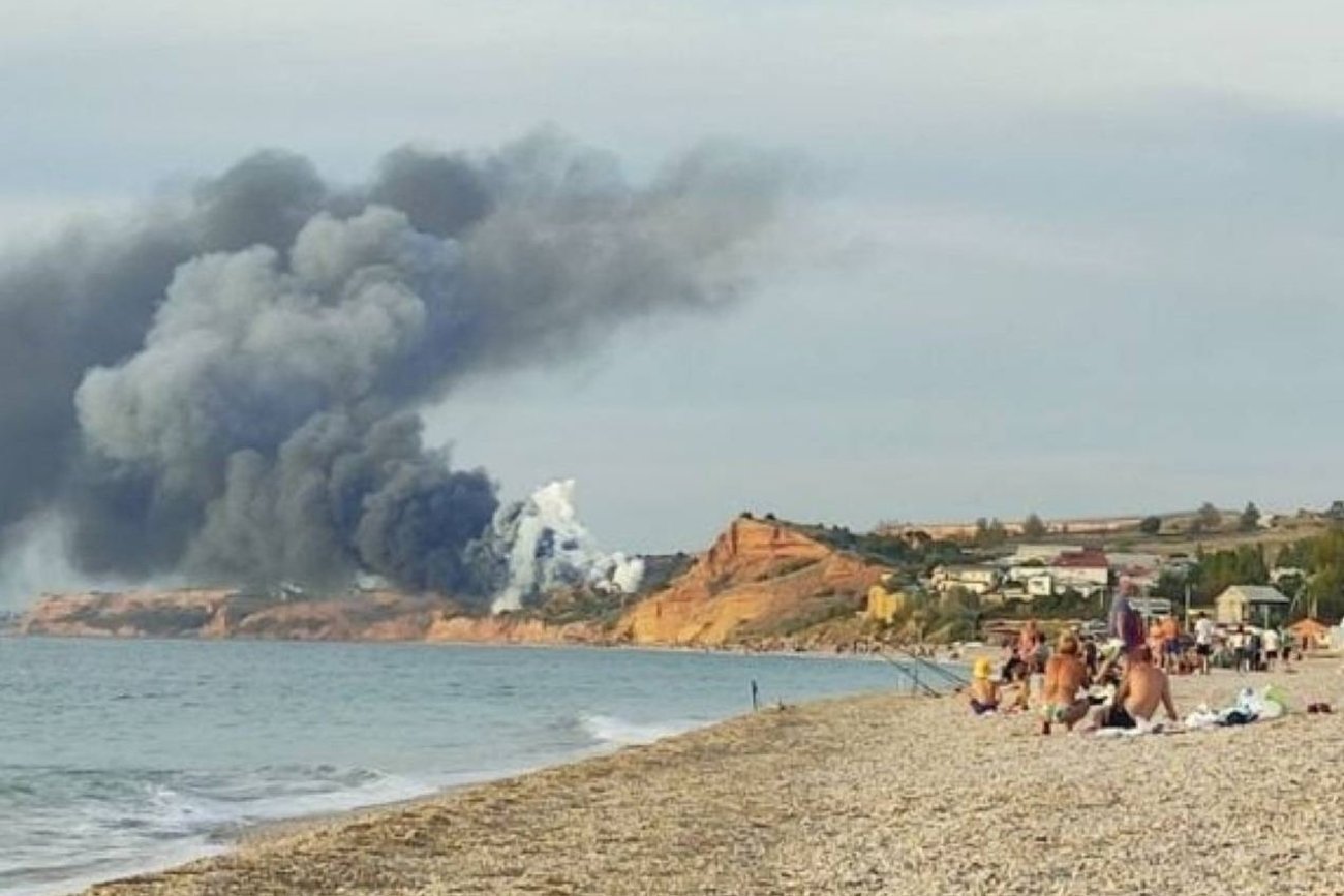 Na Krymie słychać eksplozje i płonie lotnisko