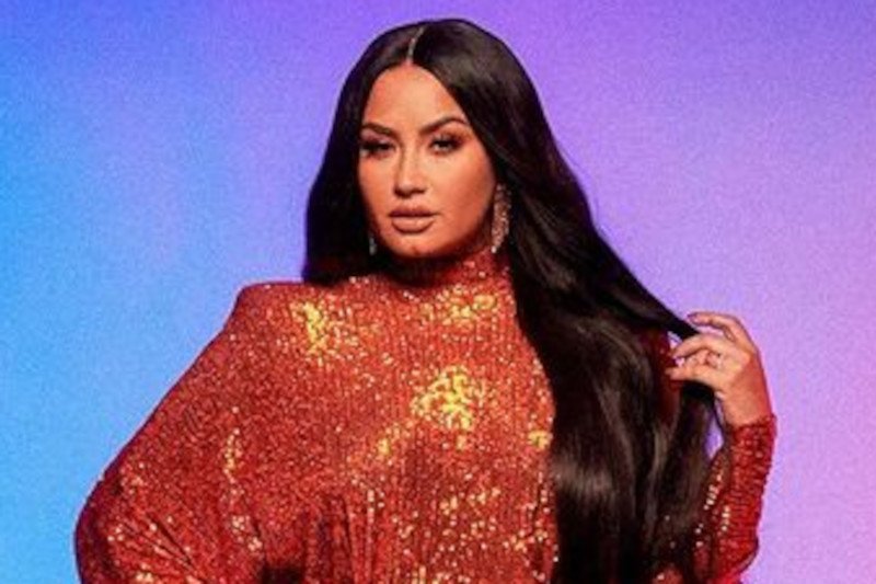 Demi Lovato zmieniła się nie do poznania. Ma teraz różowe włosy.