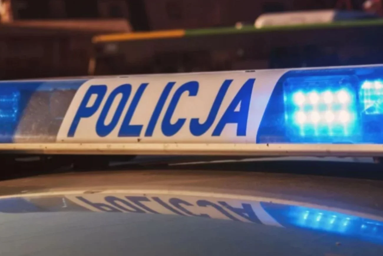 Tragiczny wypadek w Kamieńsku. Pas z tira uderzył w kobietę. Wypadek w Kamieńsku. 57-latka nie żyje po uderzeniu pasem z ciężarówki.
