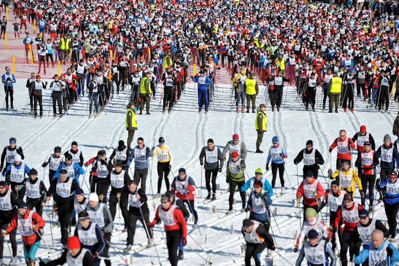 Bieg Piastów. Niestety, to jedyna okoliczność, kiedy w Polsce można spotkać tylu biegaczy narciarskich. W naszym kraju wciąż mało kto uprawia ten sport.