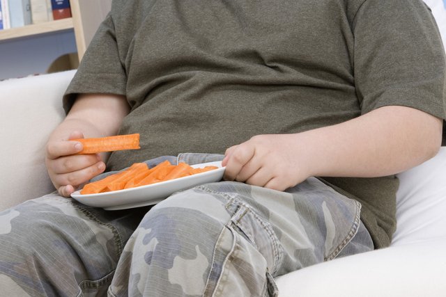 Otyłość to nie tylko problem najmłodszych. W walkę z nią włączają się też politycy.