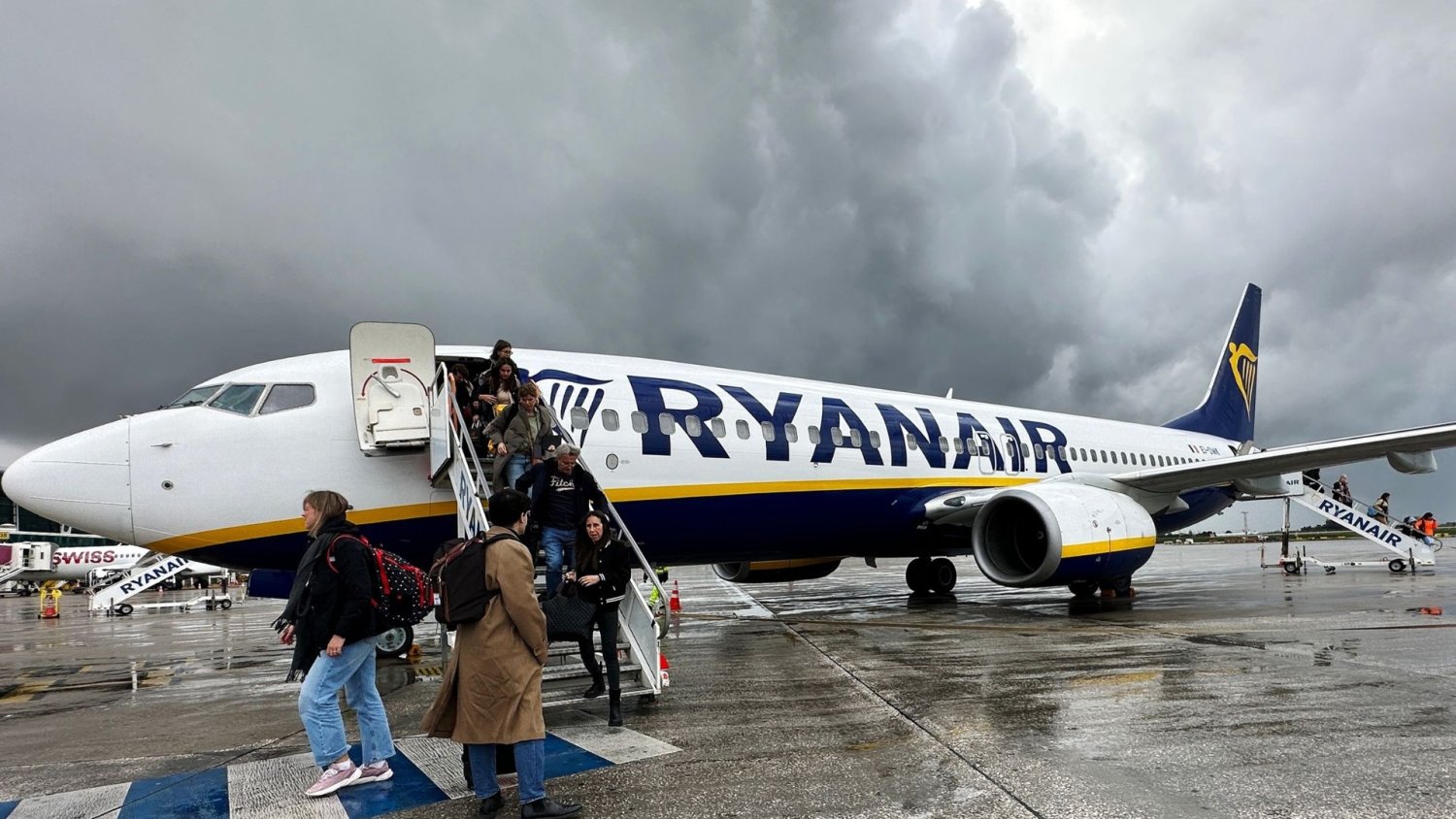 Zakłócanie lotu kosztuje fortunę. Pasażer Ryanaira boleśnie się o tym przekonał