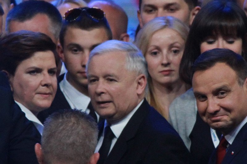 Według nowego sondażu PiS cieszy się poparciem 49 proc. wyborców