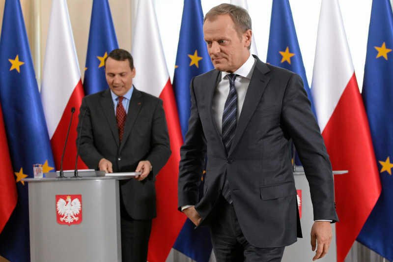 Donald Tusk odchodzi do Brukseli, Radosław Sikorski zostaje. Na lodzie.