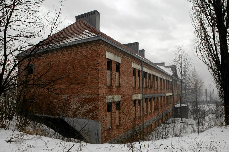 24.12.2010 - Dobudowane skrzydło budynku szkoły podstawowej nr 48.