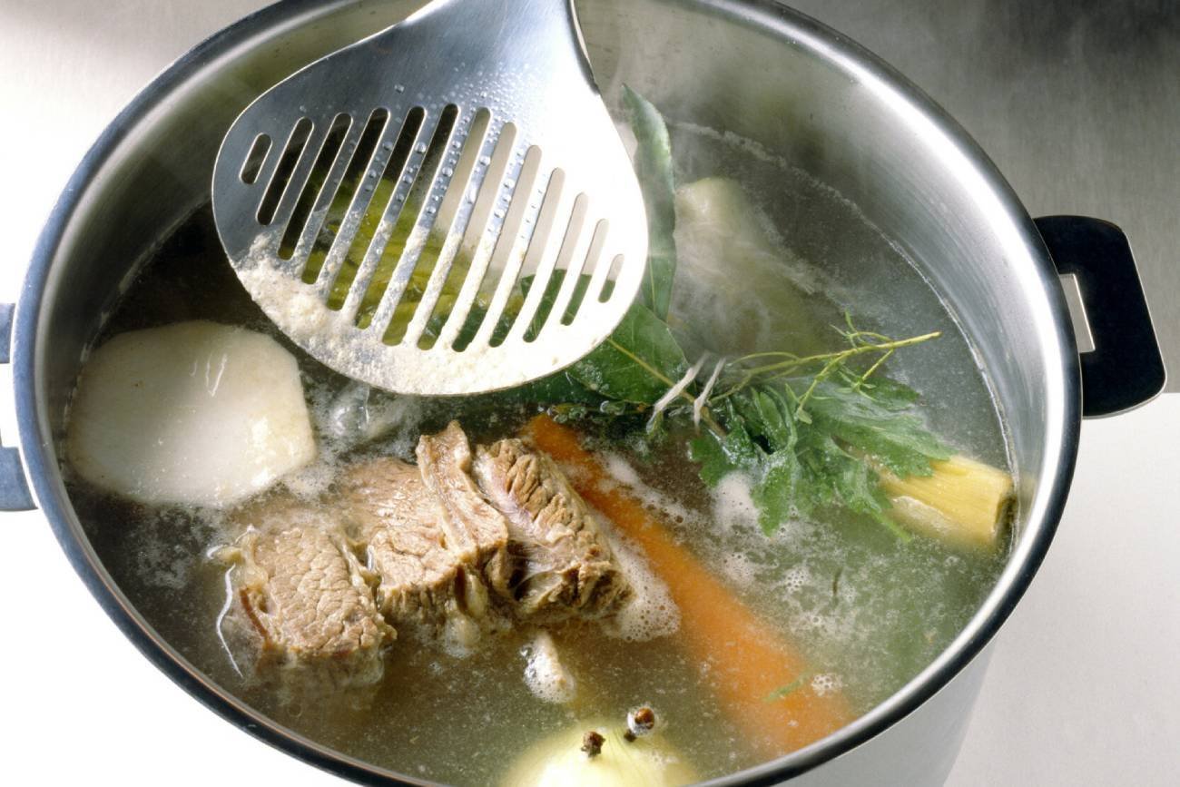 Szumowiny w rosole odbierają ci apetyt? Oto, jak się ich pozbędziesz