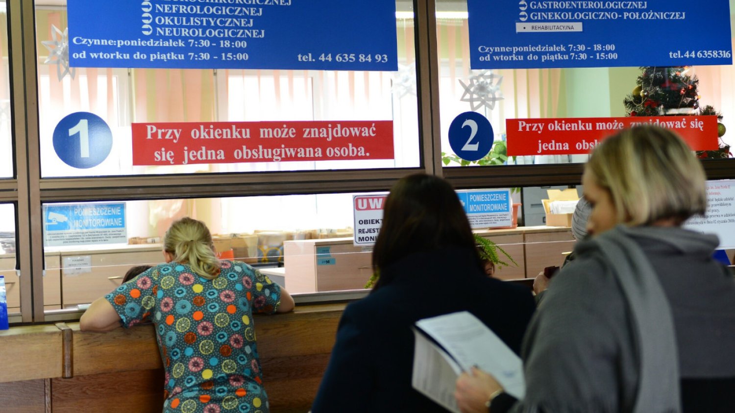 Z raportu NFZ wynika, że kolejki do specjalistów nie maleją.