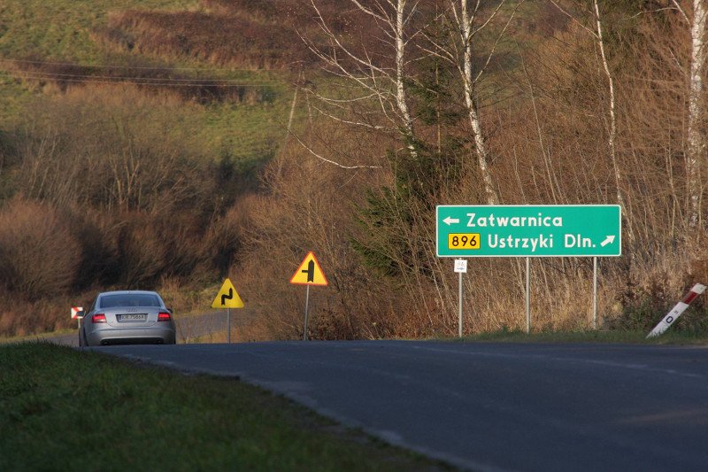 Mieszkańcy Bieszczad oburzeni, że wojewoda chce im zabrać karetkę.