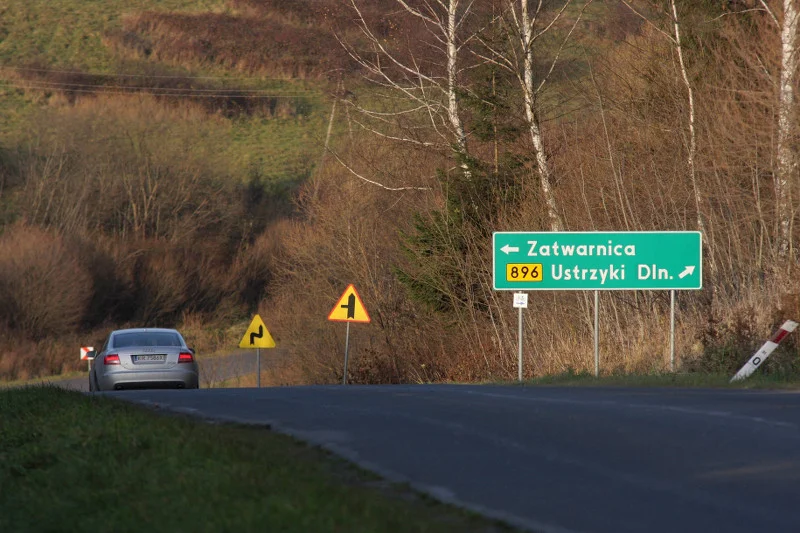 Mieszkańcy Bieszczad oburzeni, że wojewoda chce im zabrać karetkę.