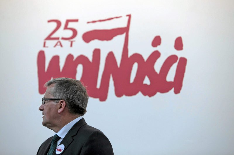 Kontrowersje wokół koszulek z napisem "25 lat wolności" wywołał fakt, że powstały one w Bangladeszu.