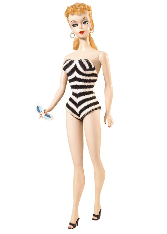 Tak wyglądała pierwsza lalka Barbie, stworzona w 1959 roku.