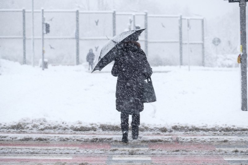 IMGW wydało ostrzeżenia trzeciego stopnia przed opadami śniegu. [MAPA]