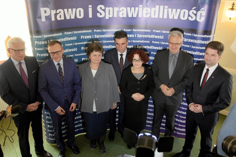 Zdaniem posłanki Elżbiety Kruk w Smoleńsku doszło do zamachu.