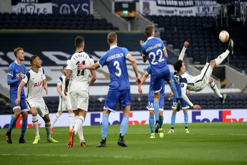Dele Alli w taki właśnie sposób strzelił cudownego gola dla Tottenhamu