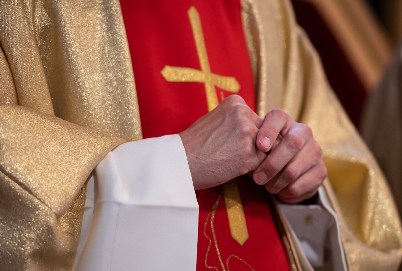 Ksiądz pozwolił na prywatny parking pod kościołem. 516,6 zł za abonament.