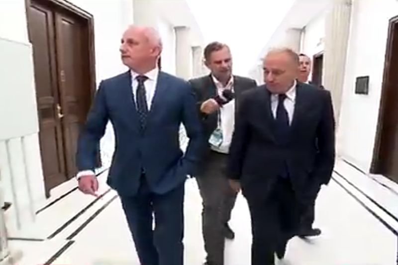 Kolejna gonitwa Łukasza Sitka za politykiem. Tym razem ofiarą miał paść Grzegorz Schetyna. Nie do końca się udało.