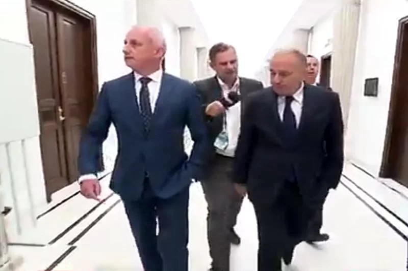 Kolejna gonitwa Łukasza Sitka za politykiem. Tym razem ofiarą miał paść Grzegorz Schetyna. Nie do końca się udało.