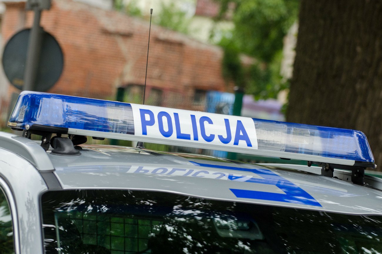 Policjanci potwierdzili dane chuligana, który zerwał tęczową flagę znad wejścia do legnickiego klubu