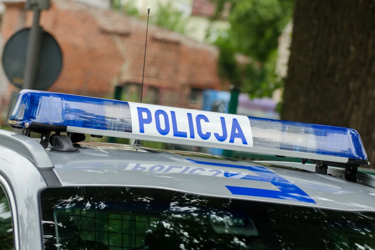Policjanci potwierdzili dane chuligana, który zerwał tęczową flagę znad wejścia do legnickiego klubu