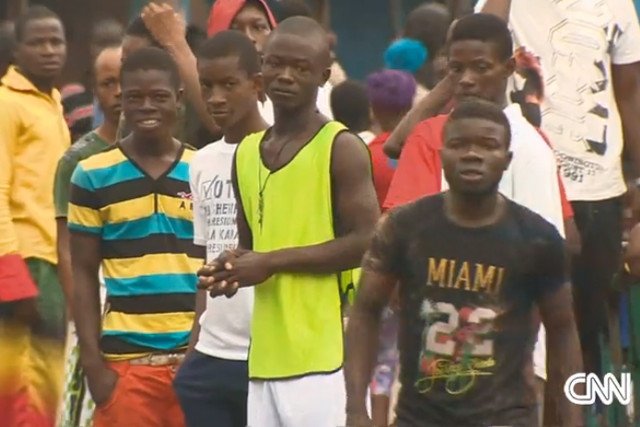 Ekipa CNN została wpuszczona do slumsu West Point, który po wybuchu epidemii Eboli objęto kwarantanną